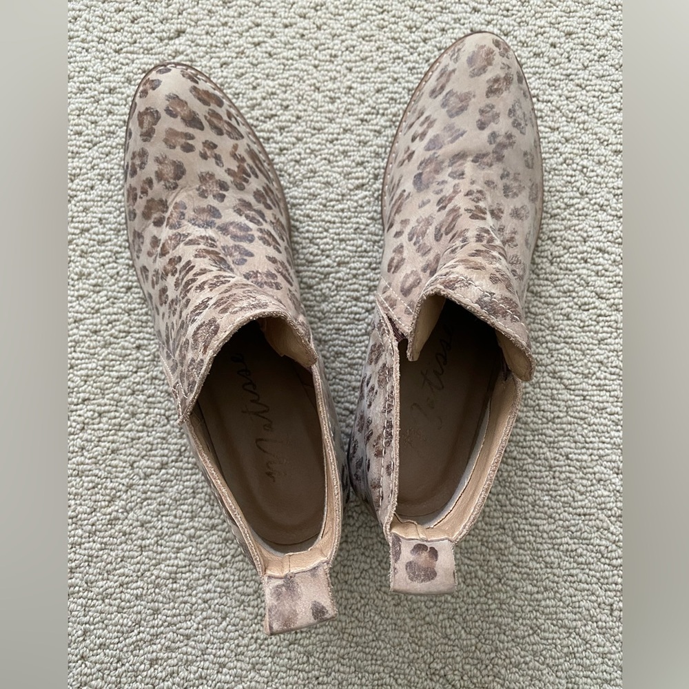 Matisse Wilder western booties, leopard print, leather, women’s size 6.5.